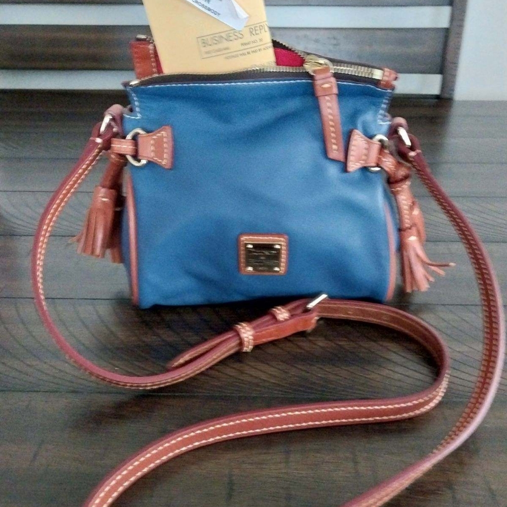 Dooney and Bourke crossbody purse